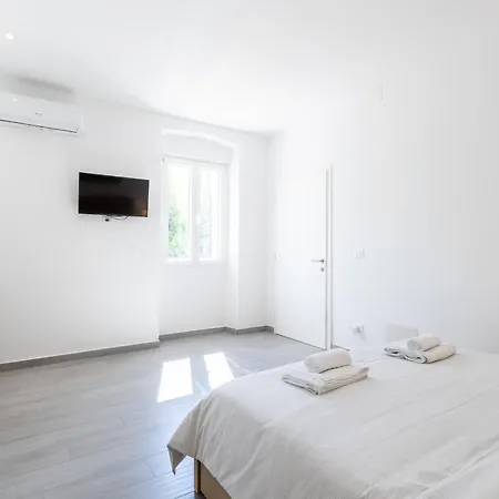 Sea View Barcola Apartman *